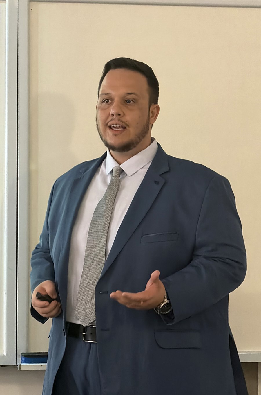 Dr. Guilherme Zocollaro em aula